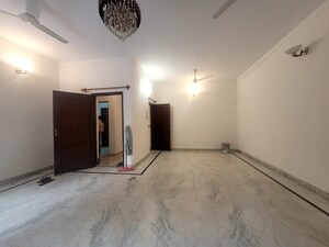 Room in 3 BHK Builder Floor at Panchsheel Enclave – for Rent