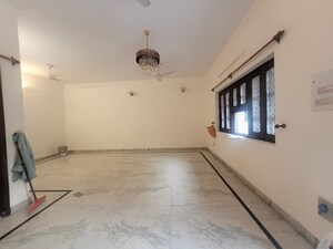Room in 3 BHK Builder Floor at Panchsheel Enclave – for Rent