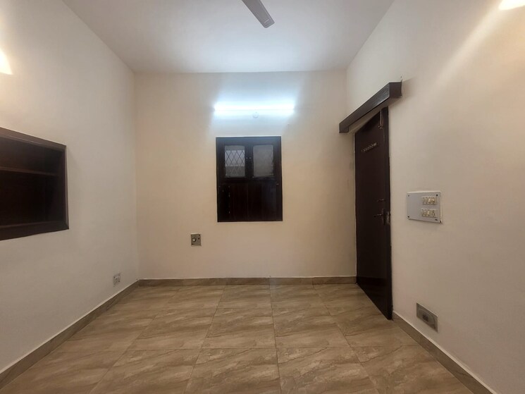 Room, panchsheel enclave 3 Bedroom 265 Sq.Yd. Builder Floor In Panchsheel Enclave Delhi 9420563