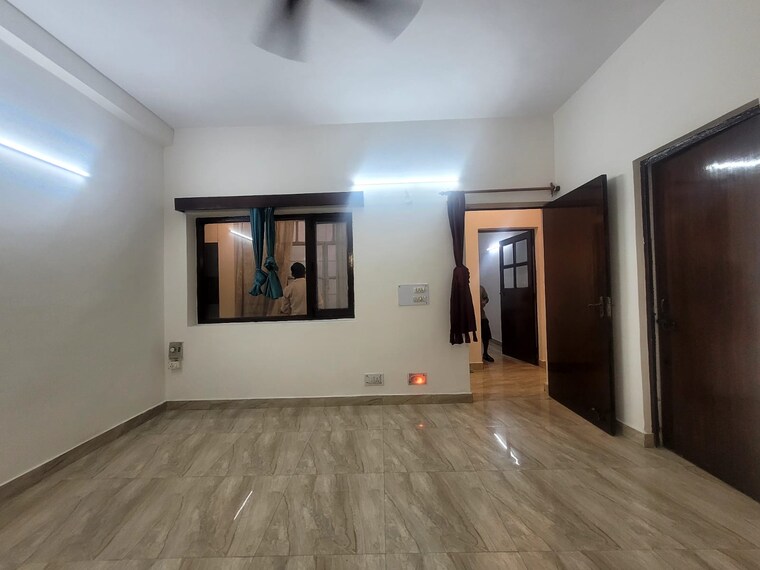 Room, panchsheel enclave 3 Bedroom 265 Sq.Yd. Builder Floor In Panchsheel Enclave Delhi 9420563