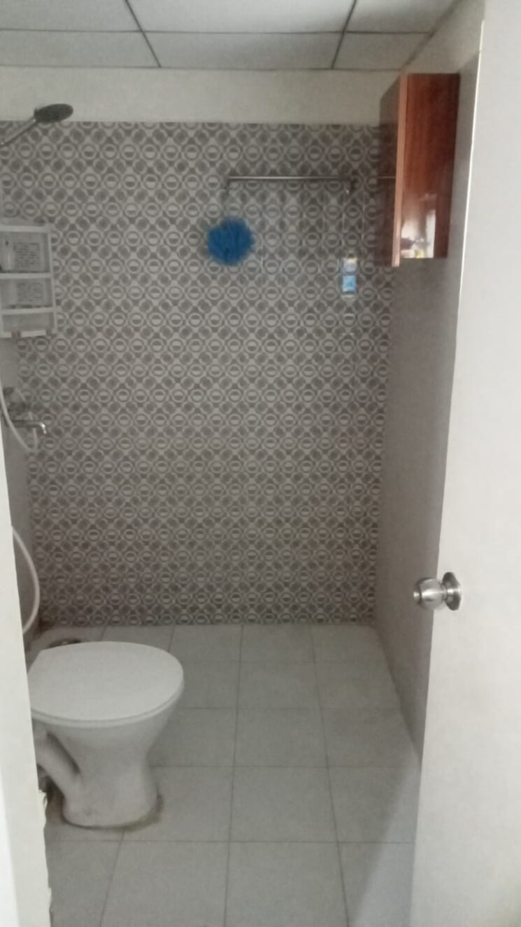 Bathroom, gaur-city-2-14th-avenue 1 Bedroom 530 Sq.Ft. Apartment In Sector 16c Greater Noida Greater Noida 9420591