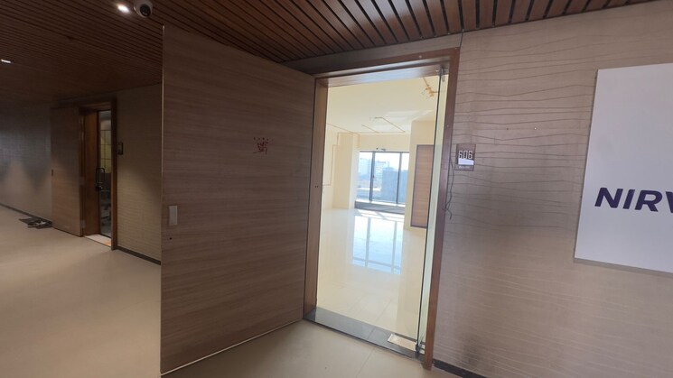 Room, piplod Commercial Office Space 820 Sq.Ft. In Piplod Surat 9420579