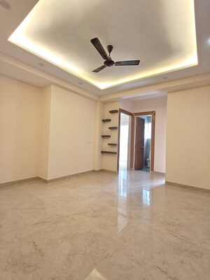 Room in 2 BHK Builder Floor at Sector 40 – for Rent