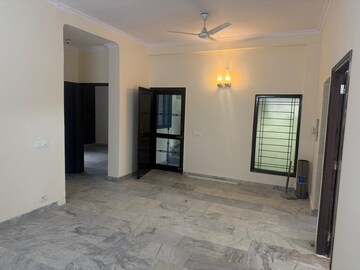 Room in 2 BHK Villa at Sector 40 – for Rent