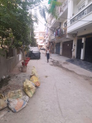 Parking in 3 BHK Builder Floor at Vasundhara Sector 1 – for Sale