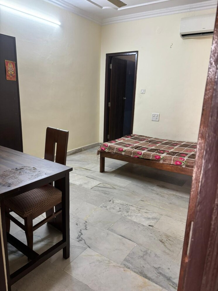 Bedroom, greater kailash i 1 Bedroom 208 Sq.Yd. Builder Floor In Greater Kailash I Delhi 9420634