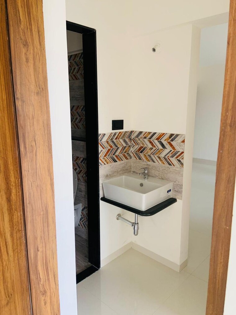 Bathroom, krishna-amorapolis 2 Bedroom 704 Sq.Ft. Apartment In Dhanori Pune 9420678