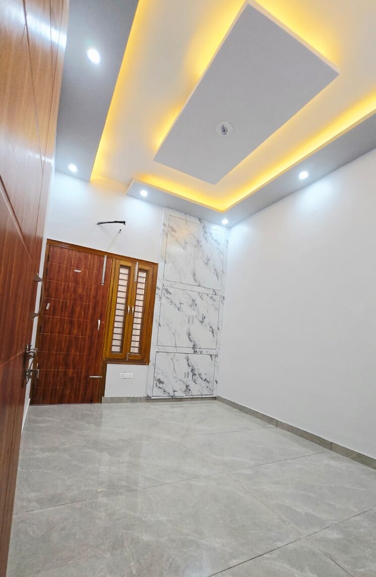 Bedroom, greater kailash i 3 Bedroom 208 Sq.Yd. Builder Floor In Greater Kailash I Delhi 9420930