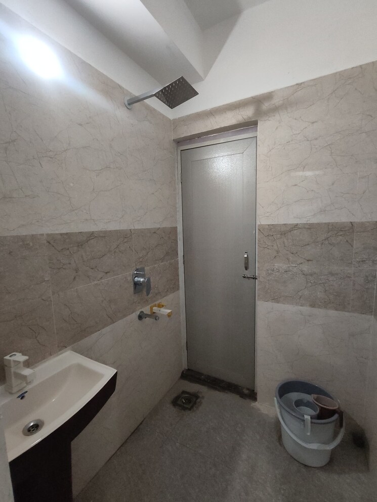 Bathroom, gaurs-siddhartham 2 Bedroom 945 Sq.Ft. Apartment In Siddharth Vihar Ghaziabad 9420847