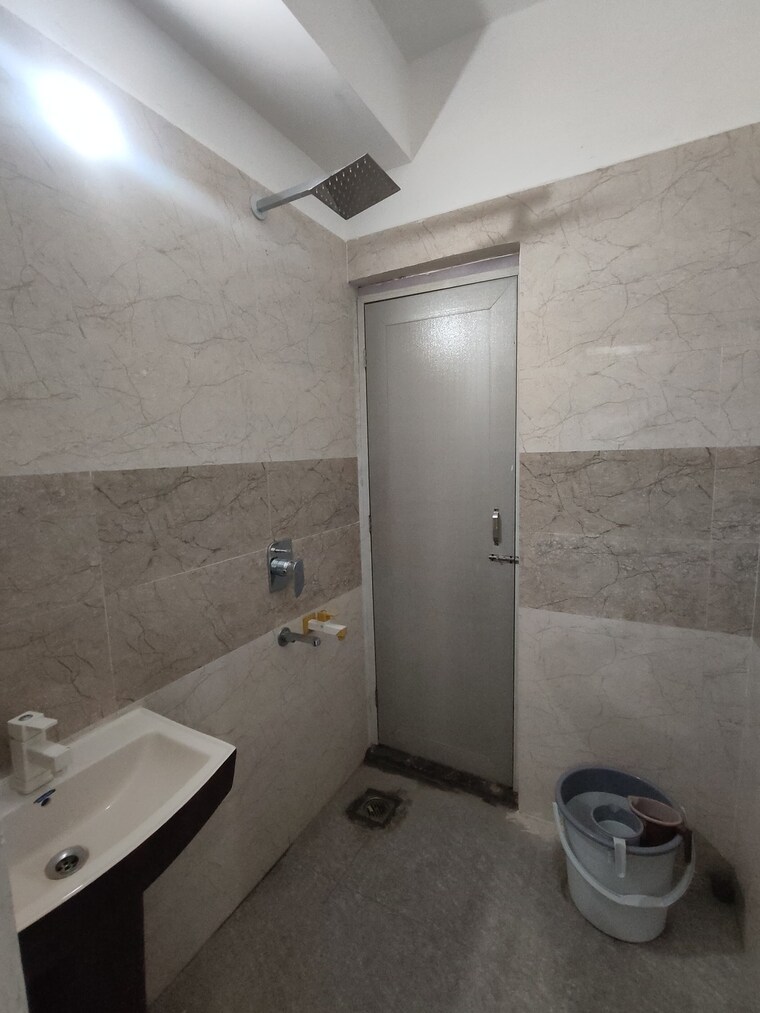 Bathroom, gaurs-siddhartham 2 Bedroom 945 Sq.Ft. Apartment In Siddharth Vihar Ghaziabad 9420847