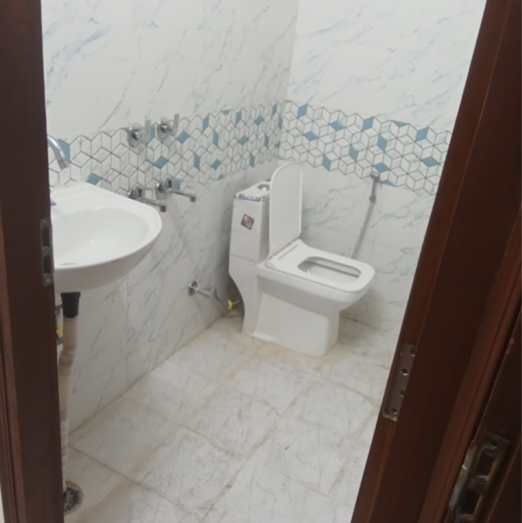 Bathroom, lajpat nagar 4 1 Bedroom 50 Sq.Yd. Builder Floor In Lajpat Nagar 4 Delhi 9421662