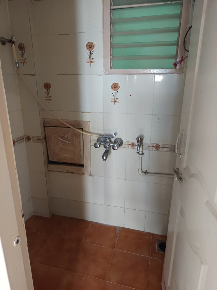 Bathroom, powai-fortune-chs 2 Bedroom 750 Sq.Ft. Apartment In Powai Mumbai 9421029