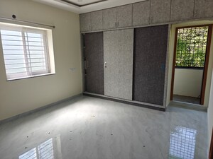 Room in 3 BHK Apartment at Mahadevpur Colony – for Rent