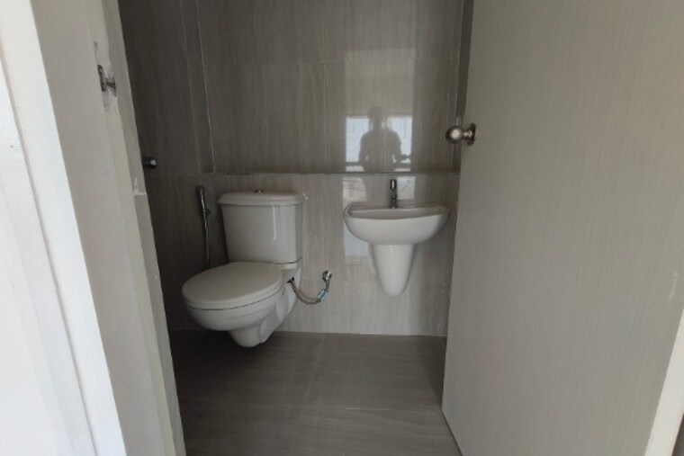 Bathroom, sector 78 3 Bedroom 1550 Sq.Ft. Apartment In Sector 78 Noida 9421119