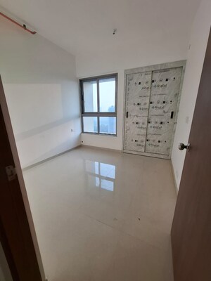 Room in 2 BHK Apartment at Kalpataru Immensa B, Kolshet Road – for Rent