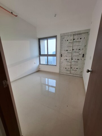 Room in 2 BHK Apartment at Kalpataru Immensa B, Kolshet Road – for Rent