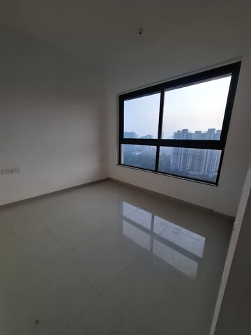 Room in 2 BHK Apartment at Kalpataru Immensa B, Kolshet Road – for Rent