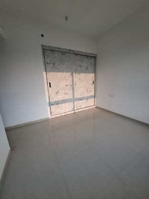 Room in 2 BHK Apartment at Kalpataru Immensa B, Kolshet Road – for Rent