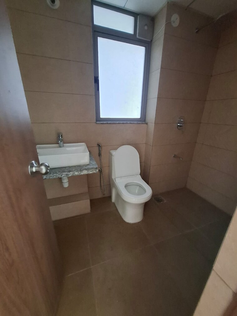 Bathroom, kalpataru-immensa-b 2 Bedroom 598 Sq.Ft. Apartment In Kolshet Road Thane 9421098
