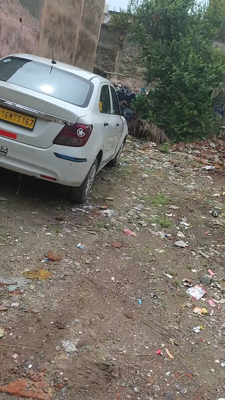 Parking, surajpur  200 Sq.Yd. Plot In Surajpur Greater Noida 9421034