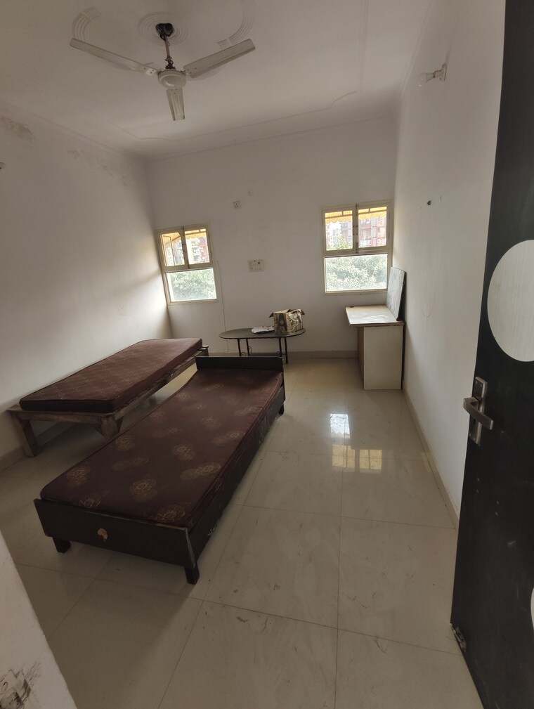 Room, sector 22 dwarka 2 Bedroom 2000 Sq.Ft. Apartment In Sector 22 Dwarka Delhi 9421134