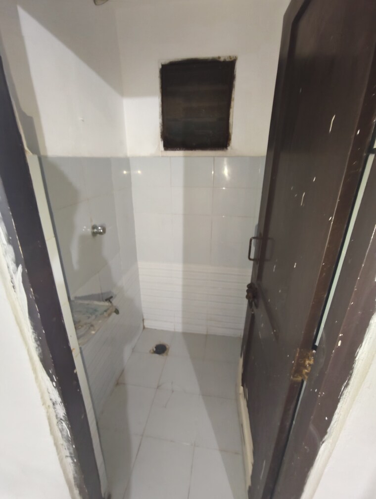 Bathroom, sector 23 dwarka 1 Bedroom 450 Sq.Ft. Apartment In Sector 23 Dwarka Delhi 9421224