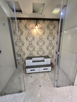 Bathroom in 4 BHK Apartment at DLF Atria, Dlf Phase ii – for Sale