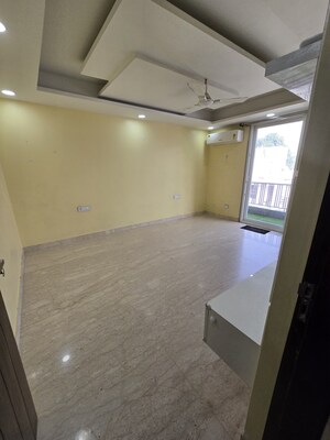 Bedroom in 4 BHK Apartment at DLF Atria, Dlf Phase ii – for Sale