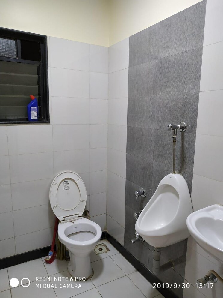 Washroom, kharadi Commercial Office Space 1850 Sq.Ft. In Kharadi Pune 9421251