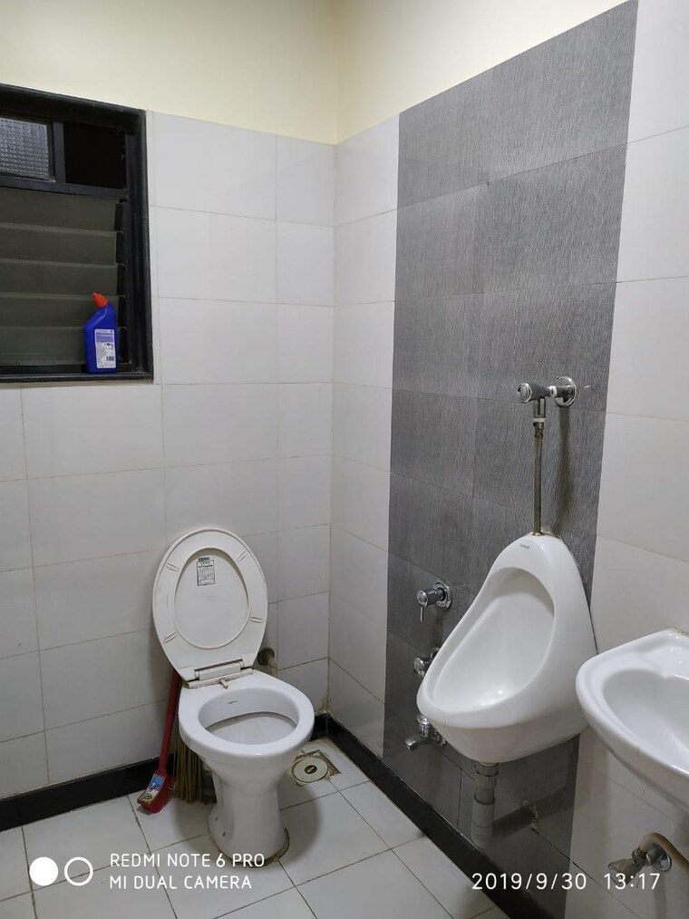Washroom, kharadi Commercial Office Space 1850 Sq.Ft. In Kharadi Pune 9421251