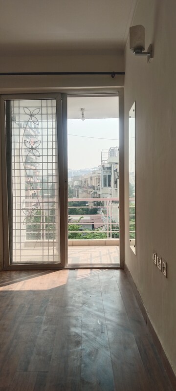 Room in 3 BHK Builder Floor at Orchid Island, Sector 51 – for Rent