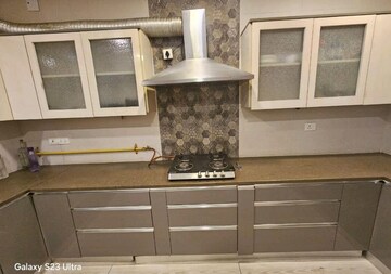 Furnished Amenities in 3 BHK Builder Floor at Dlf Phase ii – for Rent