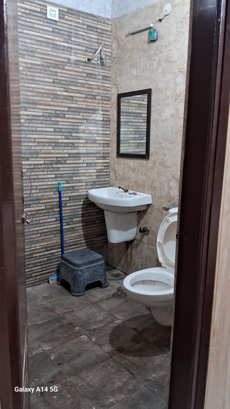 Bathroom, motiaz-royal-citi 3 Bedroom 1200 Sq.Ft. Apartment In Ambala Highway Zirakpur 9421564