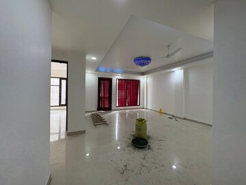 Room in 3 BHK Builder Floor at Saket – for Rent