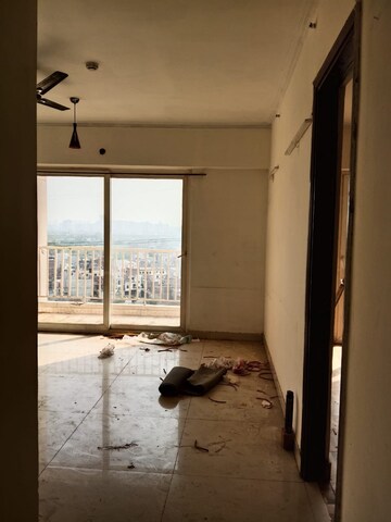 Building Lobby in 4 BHK Builder Floor at Dlf Phase ii – for Rent