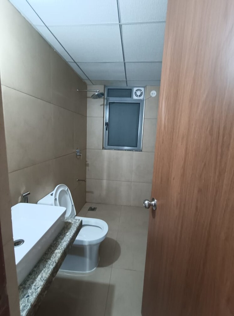 Bathroom, kalpataru-immensa 2 Bedroom 805 Sq.Ft. Apartment In Kolshet Road Thane 9421576