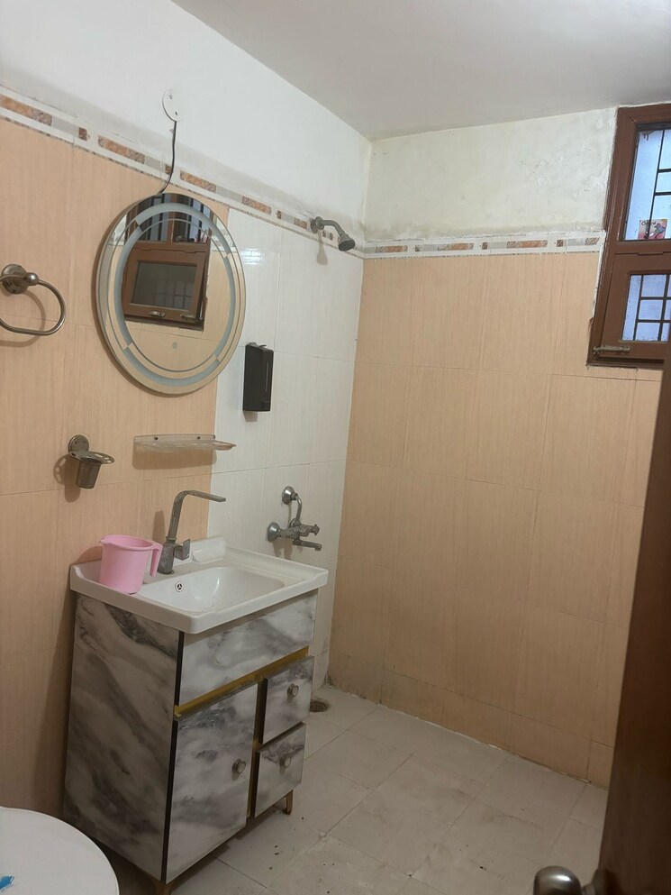 Bathroom, rkm-springdale-tower-ii 3 Bedroom 1800 Sq.Ft. Apartment In Lohgarh Zirakpur 9421682