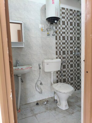 Bathroom in 4 BHK Builder Floor at Dlf Phase ii – for Rent