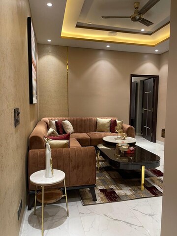 Living Room in 4 BHK Builder Floor at Dlf Phase ii – for Rent