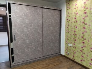 Room in 2 BHK Apartment at Suncity Avenue 102, Sector 102 – for Sale