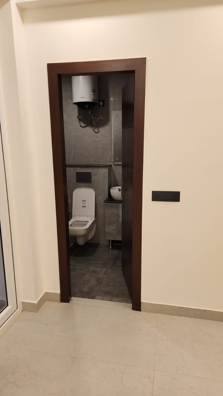 Attached Bathroom, smart-world-orchard 3.5 Bedroom 1700 Sq.Ft. Apartment In Sector 61 Gurgaon 9421875