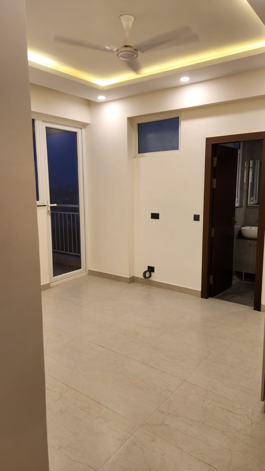 3.5 BHK + Servant Room Apartment For Rent in Smart World Orchard