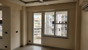 Room in 3.5 BHK Apartment at Smart World Orchard, Sector 61 – for Rent