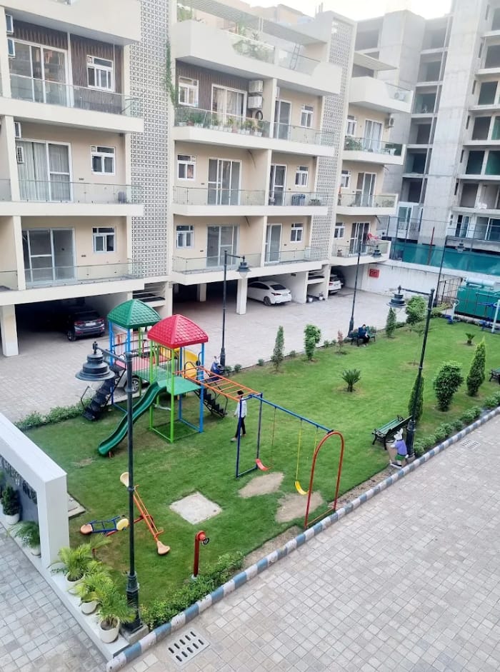 3 BHK + Extra Room Apartment For Sale in VIP Road
