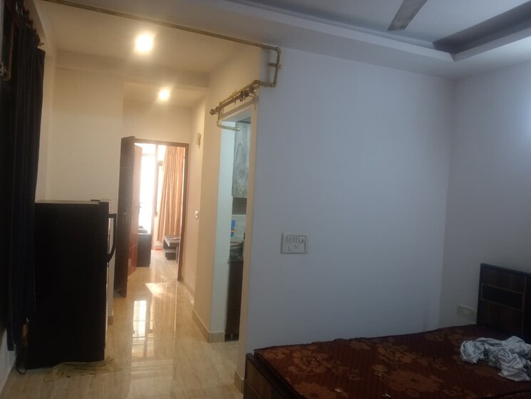 Room, freedom fighters enclave 1 Bedroom 550 Sq.Ft. Builder Floor In Freedom Fighters Enclave Delhi 9422121