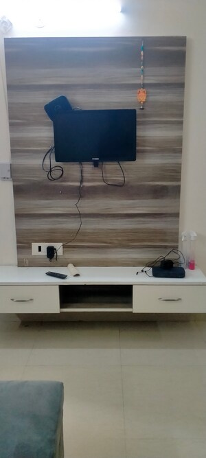 Room in 2 BHK Apartment at Tulip Lemon, Sector 69 – for Rent