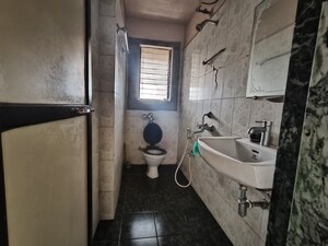 Bathroom in 1 RK Apartment at Lokhandwala Riviera Tower, Kandivali East – for Rent