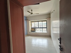 Room in 1 RK Apartment at Lokhandwala Riviera Tower, Kandivali East – for Rent