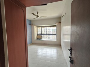 Room in 1 RK Apartment at Lokhandwala Riviera Tower, Kandivali East – for Rent