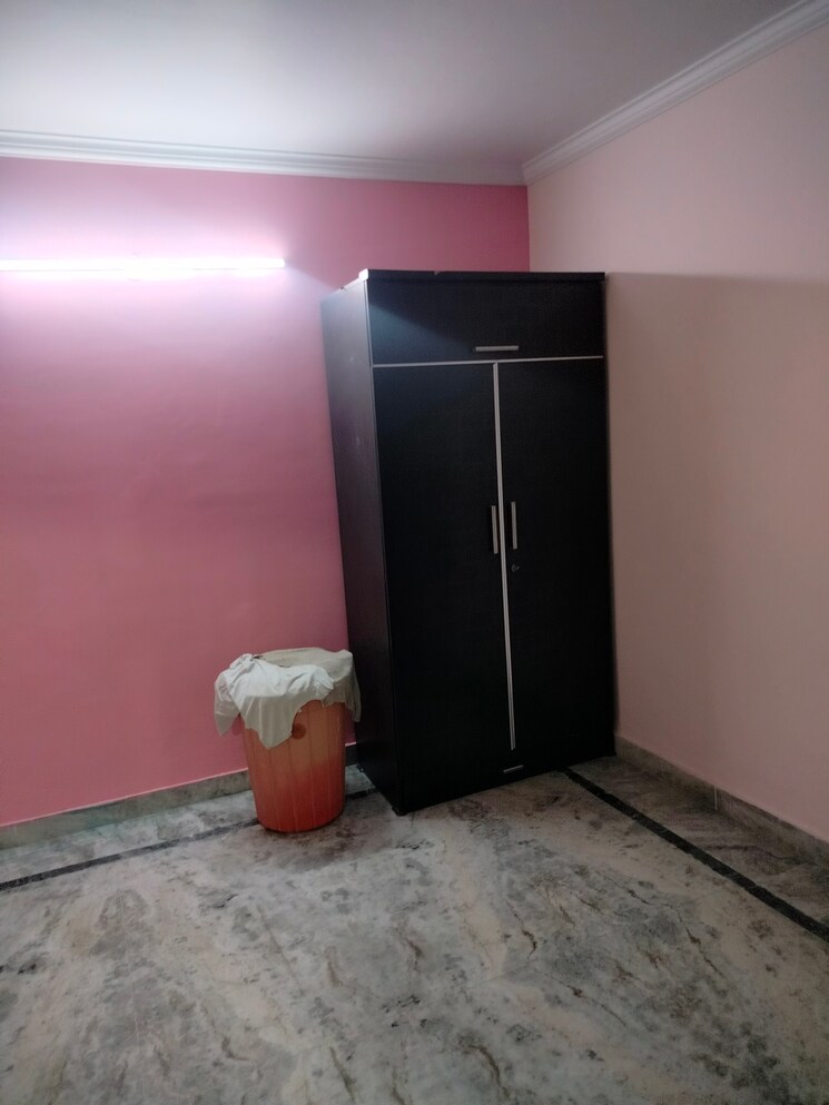 Room, raj nagar 3 Bedroom 900 Sq.Ft. Builder Floor In Raj Nagar Delhi 9422167